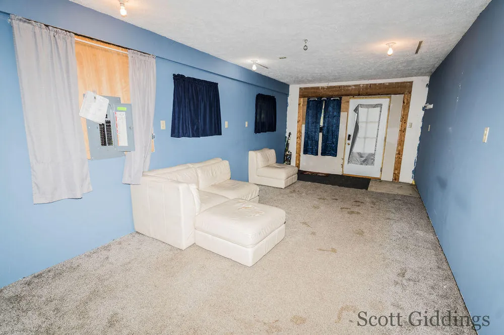 1402 E Deaner Road NE Edmore, MI 48829
