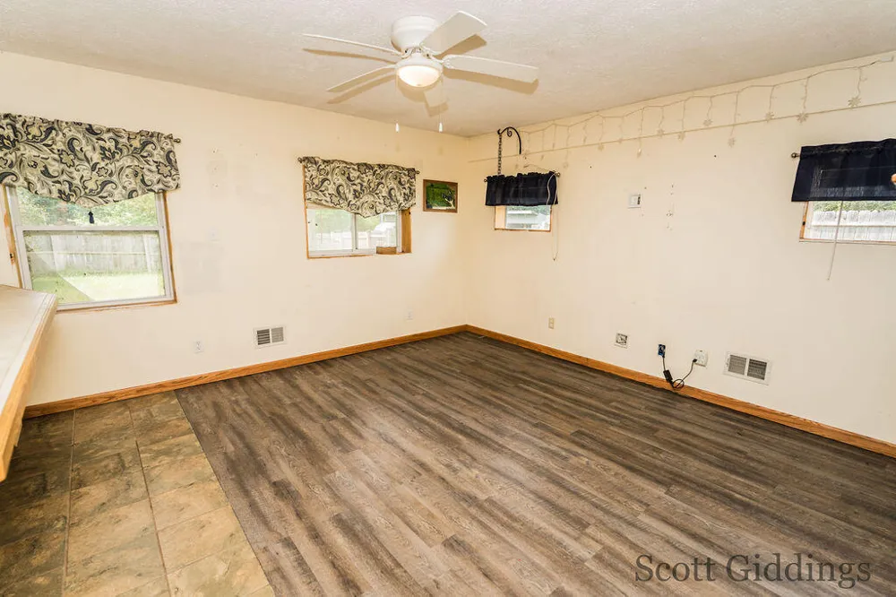 1402 E Deaner Road NE Edmore, MI 48829