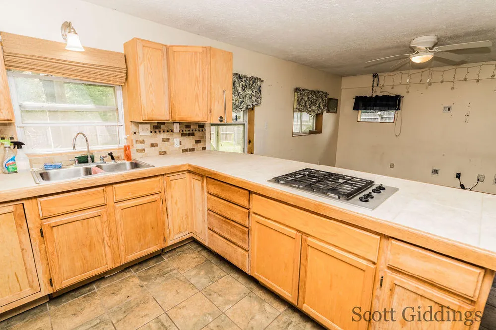 1402 E Deaner Road NE Edmore, MI 48829