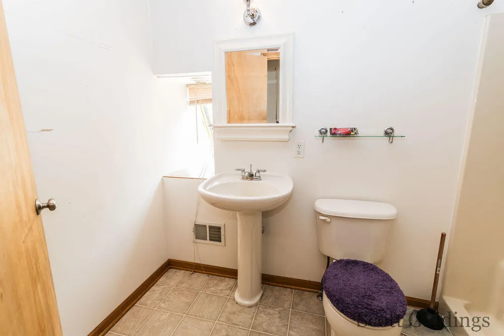 1402 E Deaner Road NE Edmore, MI 48829