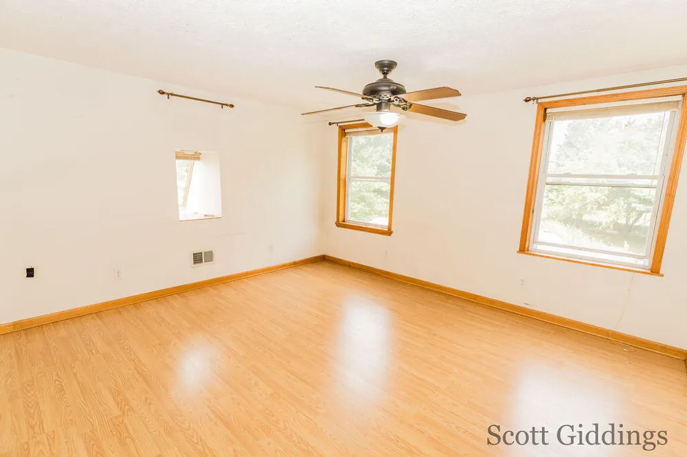 1402 E Deaner Road NE Edmore, MI 48829