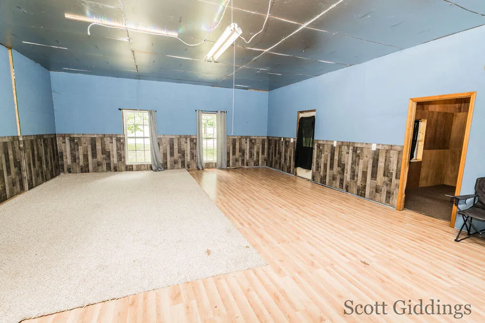 1402 E Deaner Road NE Edmore, MI 48829