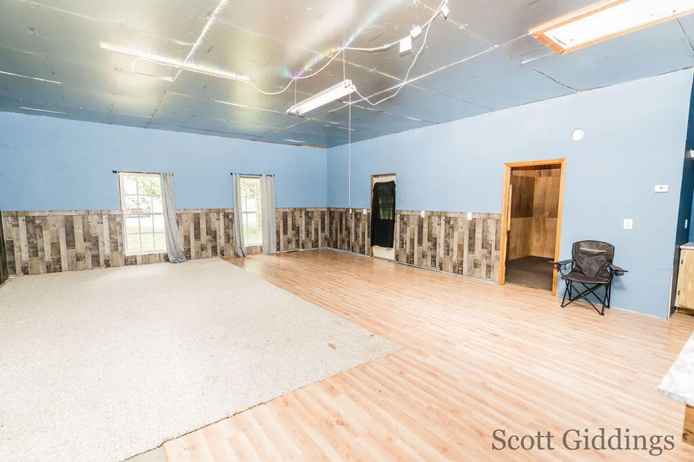 1402 E Deaner Road NE Edmore, MI 48829