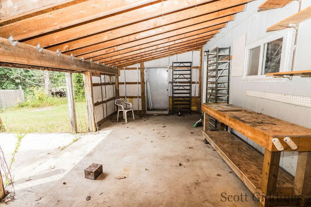 1402 E Deaner Road NE Edmore, MI 48829
