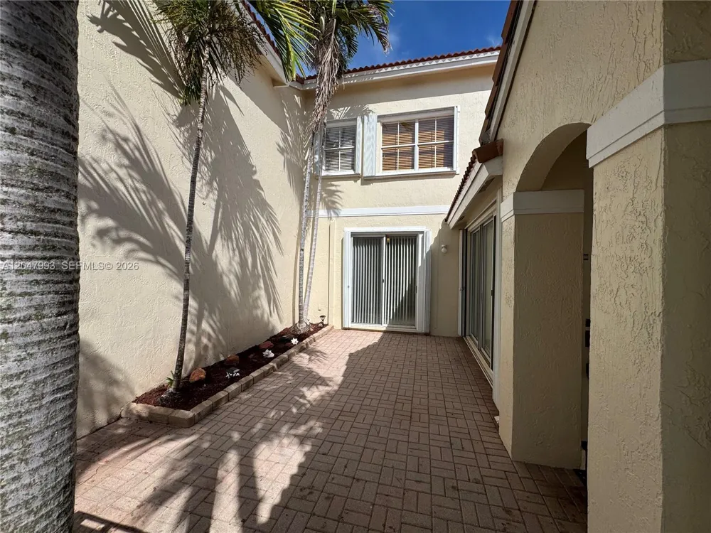 1595 Seagrape Way #- Hollywood, FL 33019