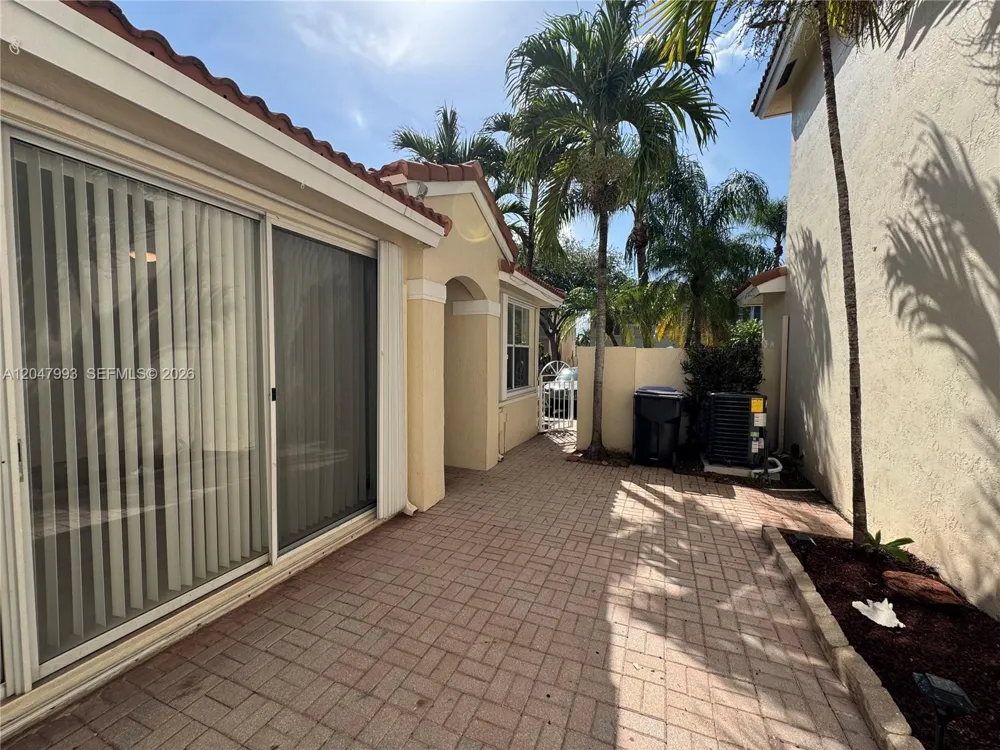 1595 Seagrape Way #- Hollywood, FL 33019