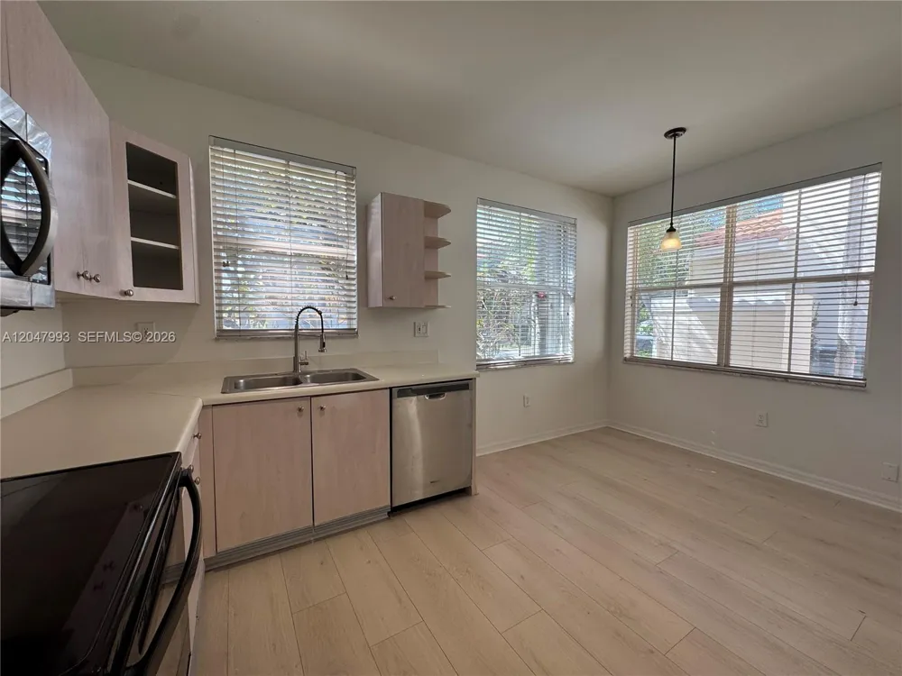1595 Seagrape Way #- Hollywood, FL 33019