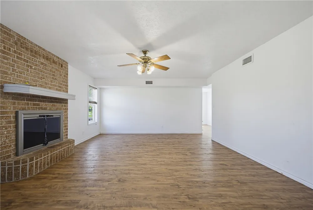 106 Adkins Refugio, TX 78377