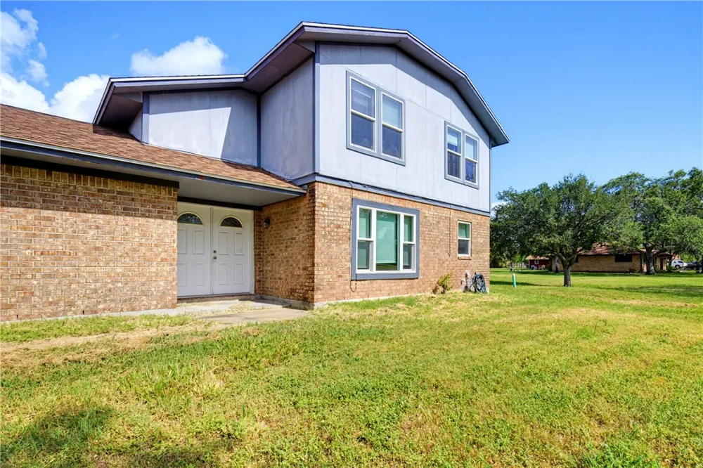 106 Adkins Refugio, TX 78377