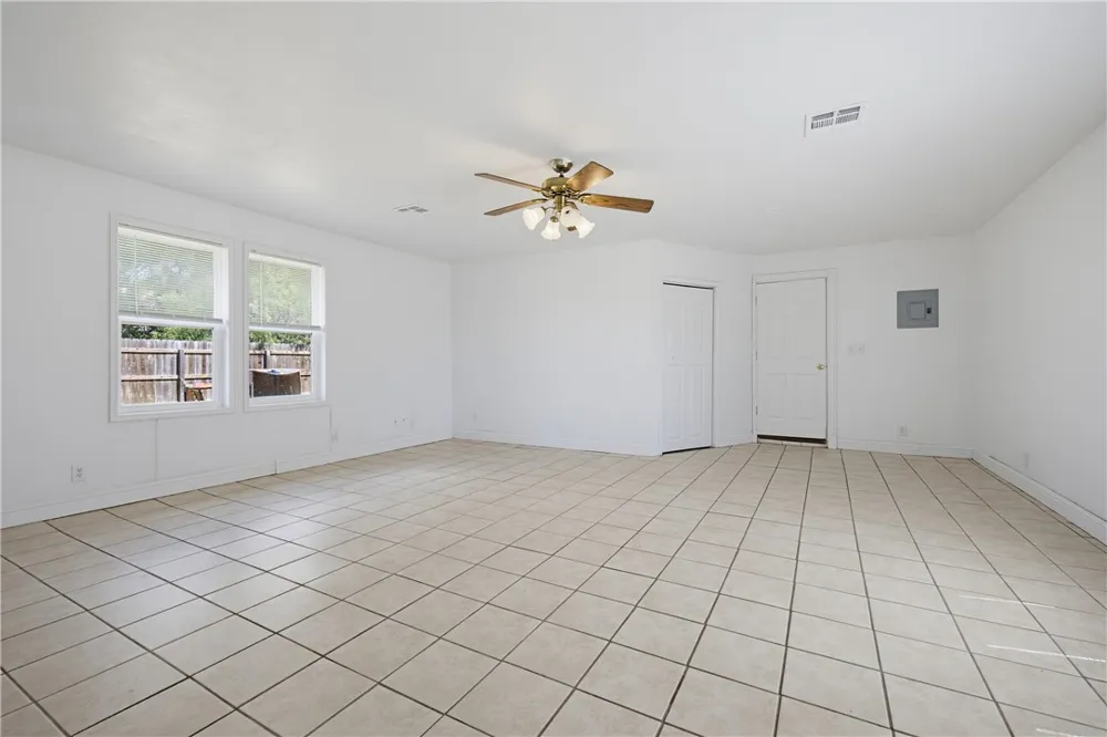 106 Adkins Refugio, TX 78377