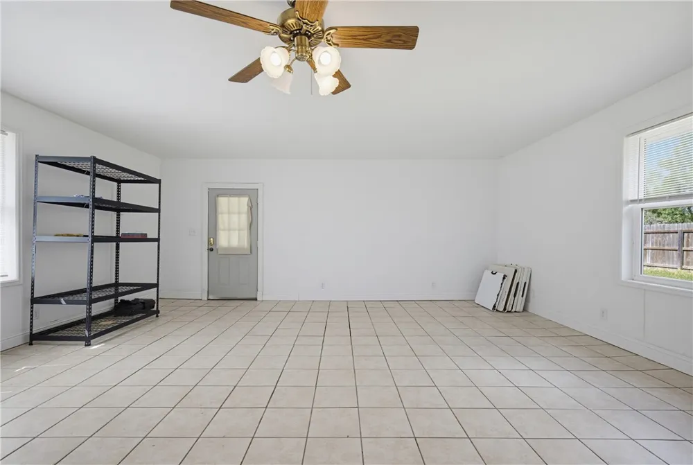 106 Adkins Refugio, TX 78377