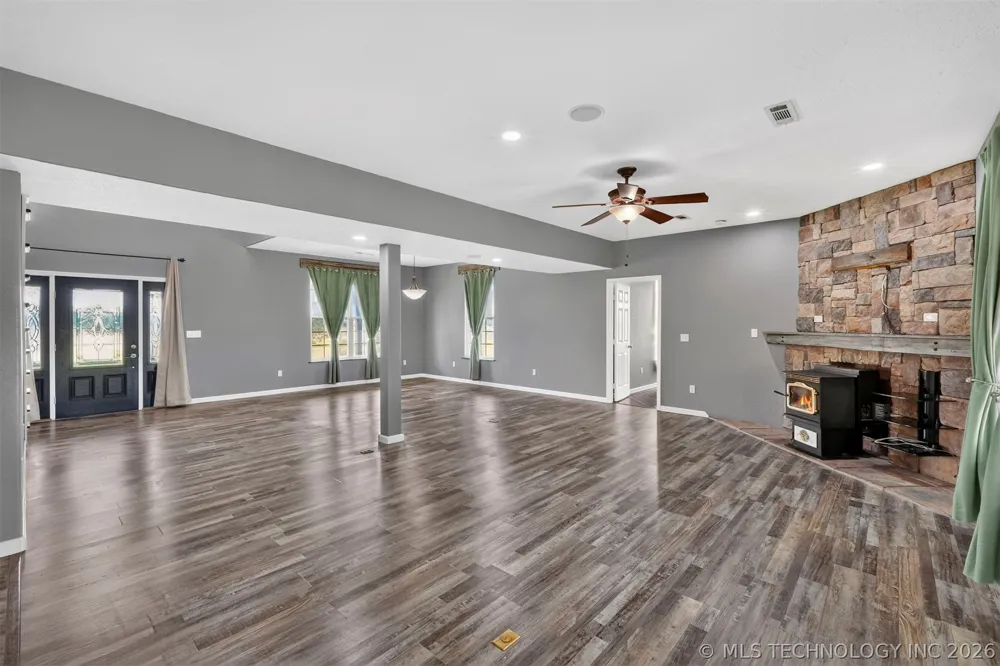 58499 S 700 ROAD Watts, OK 74964