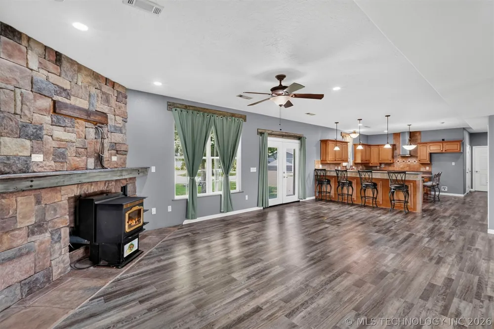 58499 S 700 ROAD Watts, OK 74964