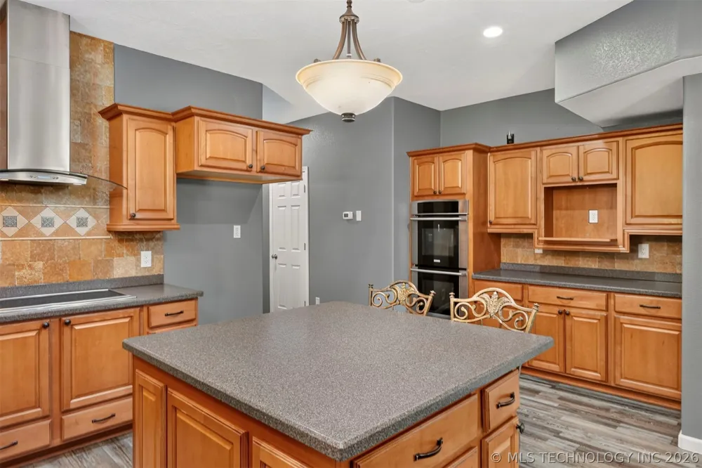 58499 S 700 ROAD Watts, OK 74964