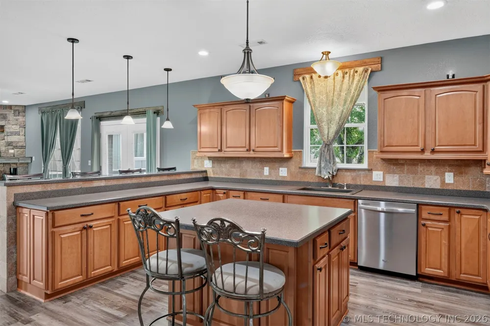 58499 S 700 ROAD Watts, OK 74964