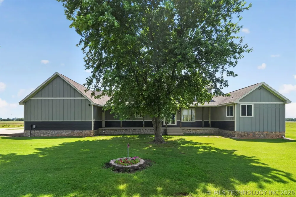 58499 S 700 ROAD Watts, OK 74964