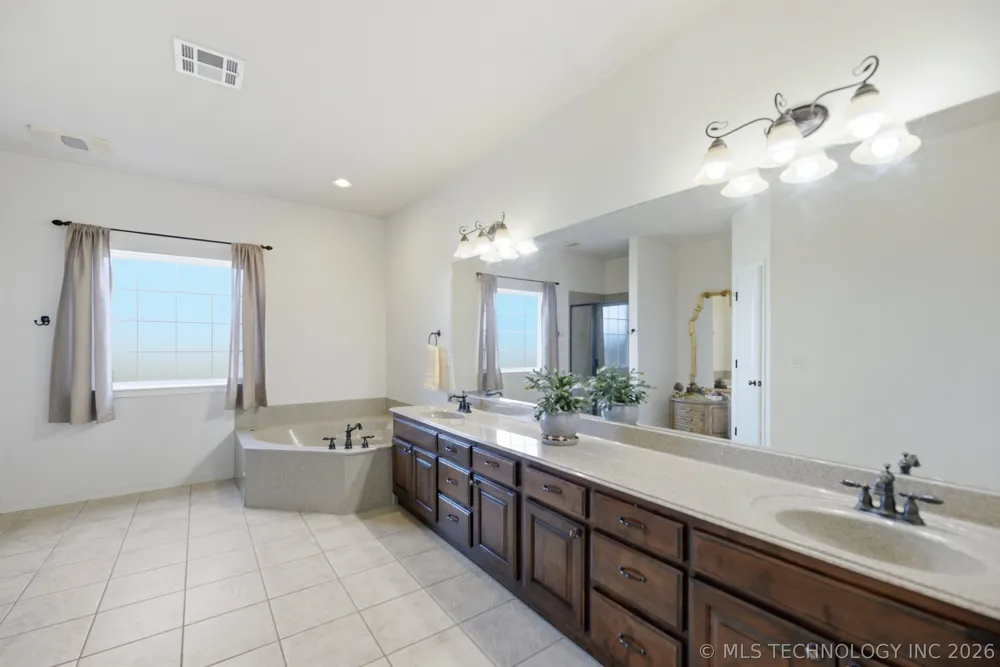 1012 Terri Drive Bartlesville, OK 74006