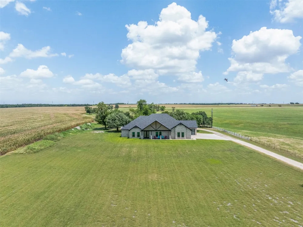 6021 Fm 1915 Buckholts, TX 76518