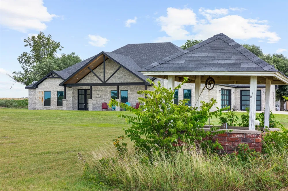 6021 Fm 1915 Buckholts, TX 76518