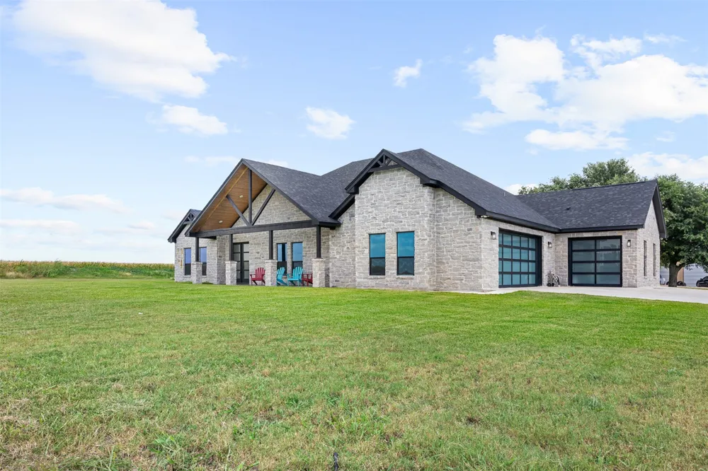 6021 Fm 1915 Buckholts, TX 76518