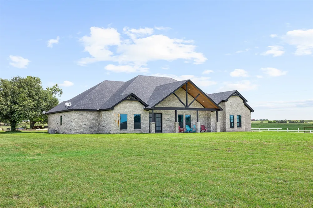 6021 Fm 1915 Buckholts, TX 76518