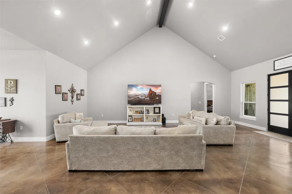 6021 Fm 1915 Buckholts, TX 76518