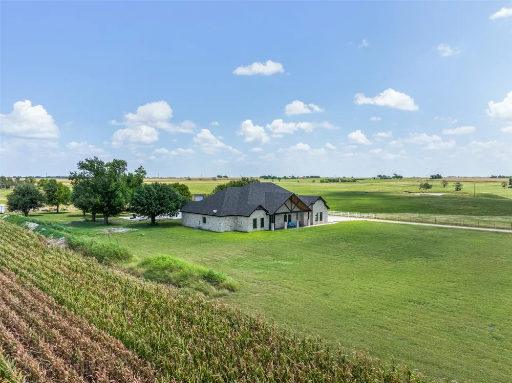 6021 Fm 1915 Buckholts, TX 76518