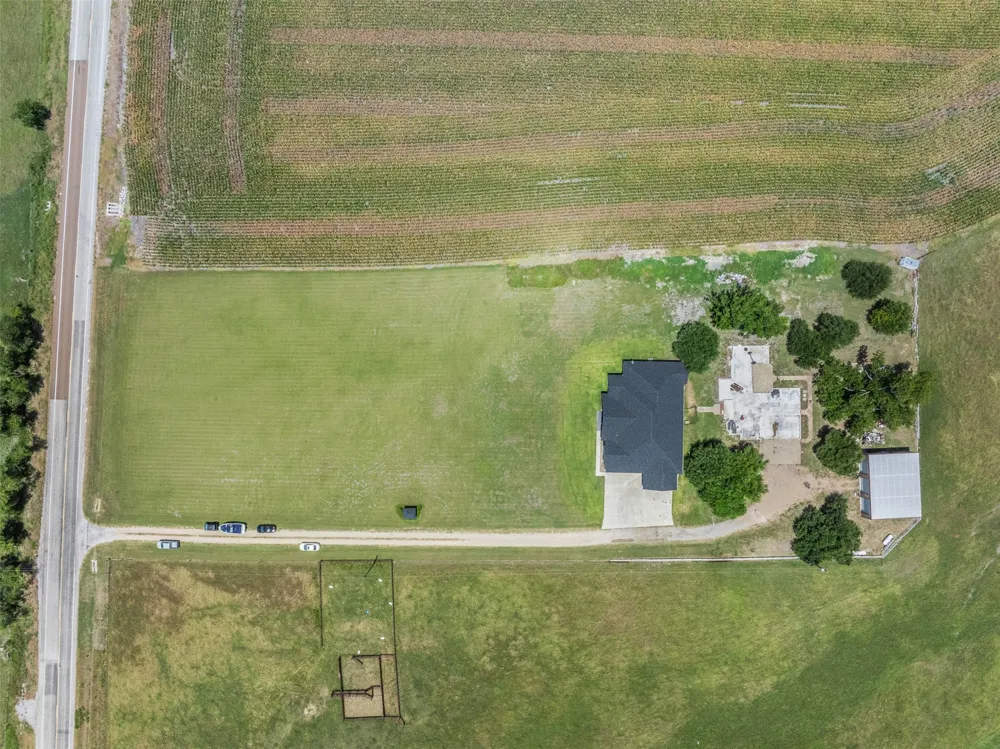 6021 Fm 1915 Buckholts, TX 76518