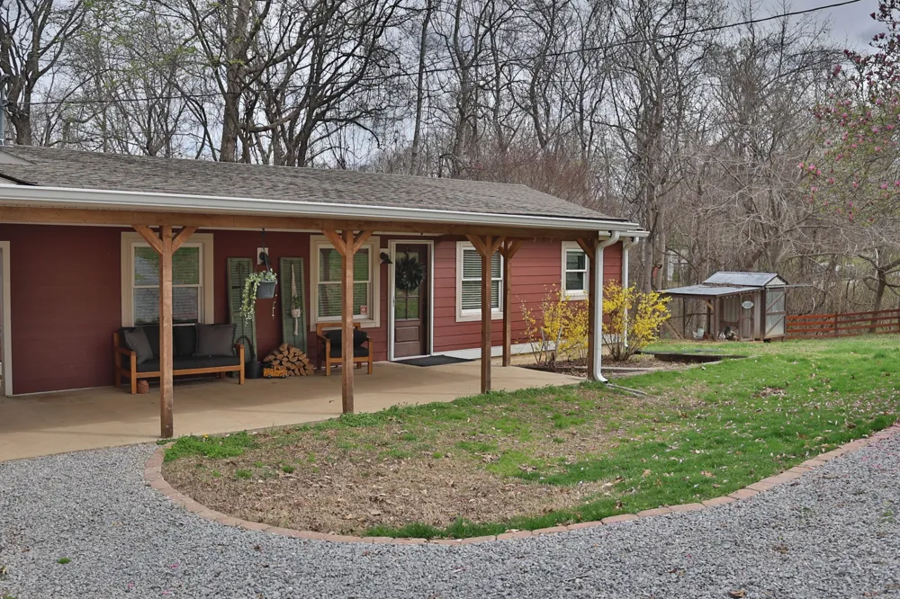 1660 Leatherwood Rd White Bluff, TN 37187