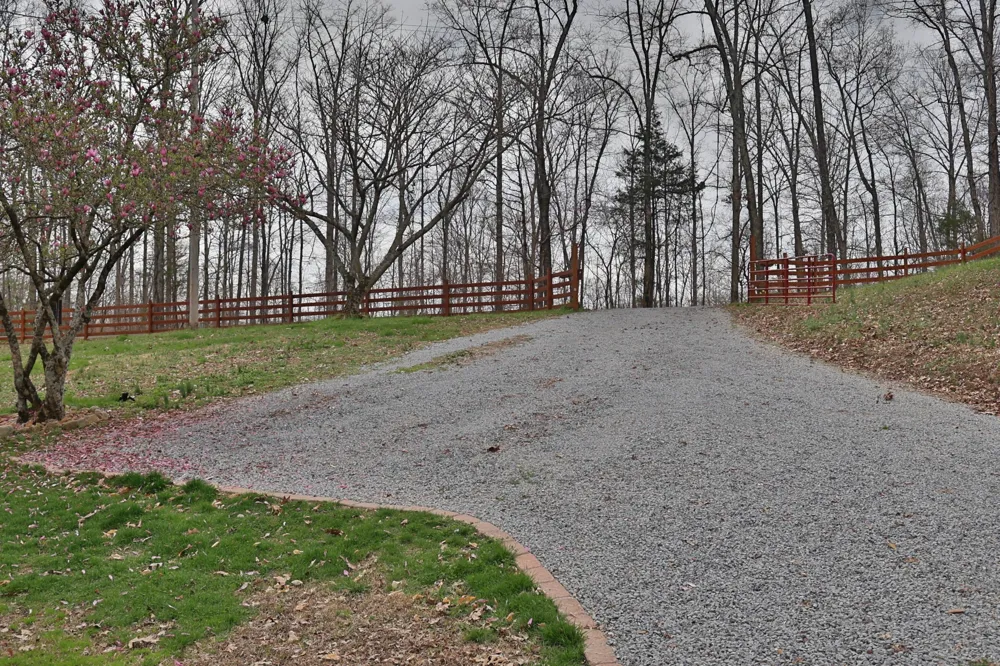 1660 Leatherwood Rd White Bluff, TN 37187