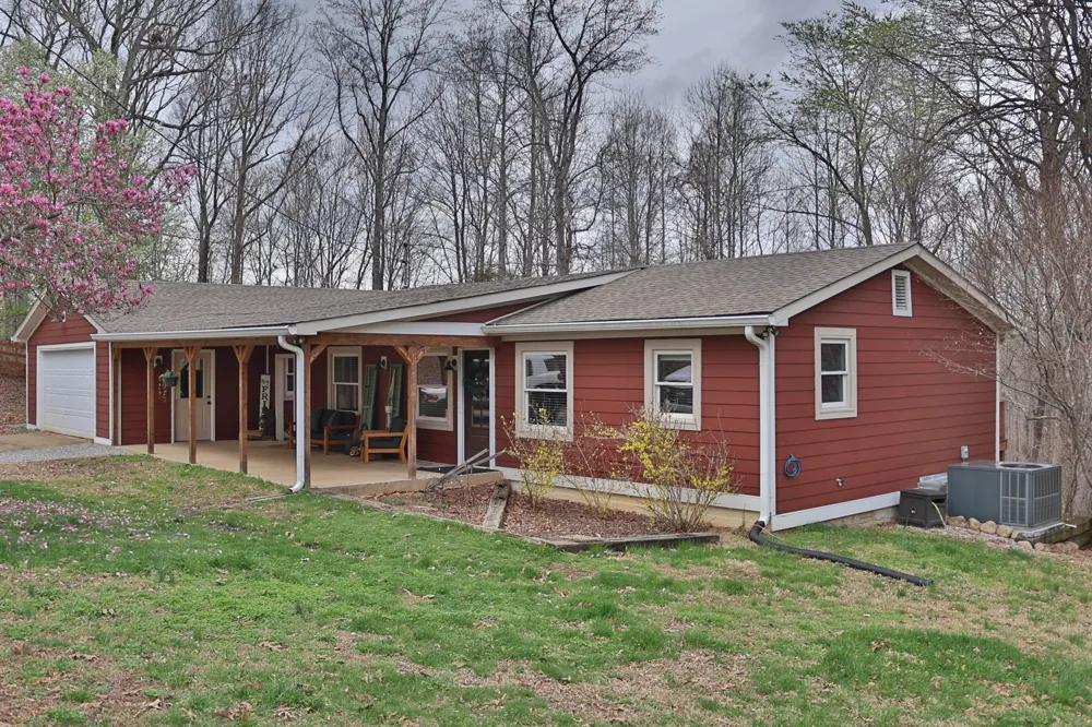 1660 Leatherwood Rd White Bluff, TN 37187