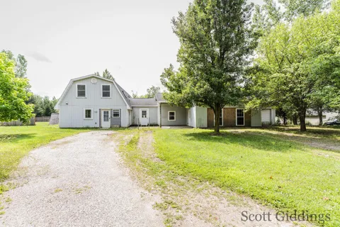 1402 E Deaner Road NE