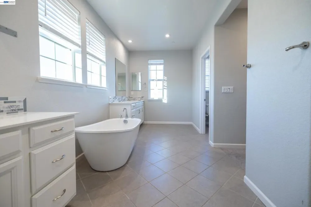 10400 Montaria Way Elk Grove, CA 95757