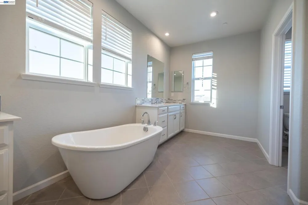 10400 Montaria Way Elk Grove, CA 95757