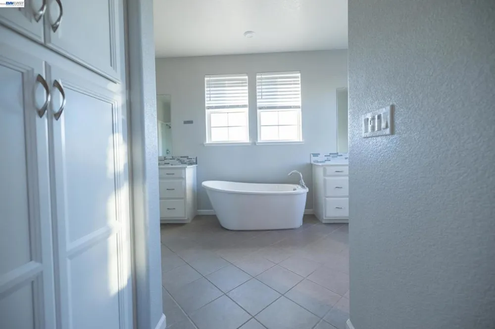 10400 Montaria Way Elk Grove, CA 95757