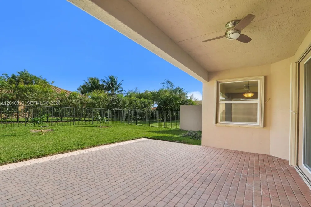 8185 Fiera Ridge Dr Boynton Beach, FL 33473
