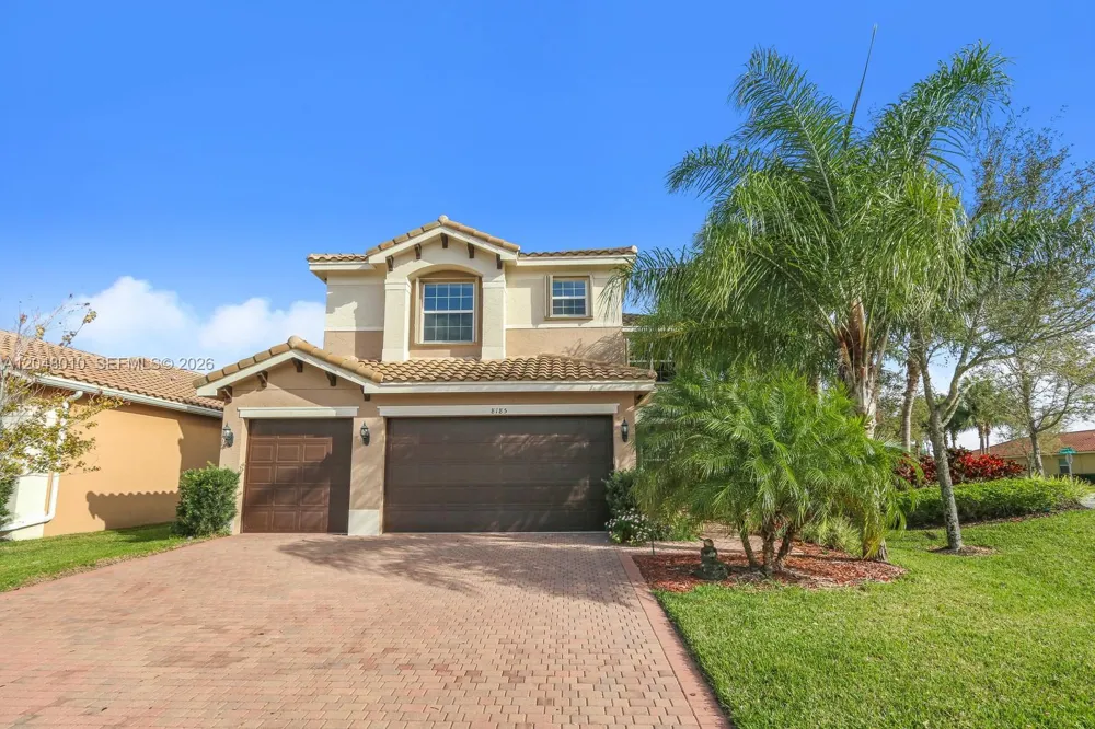 8185 Fiera Ridge Dr Boynton Beach, FL 33473