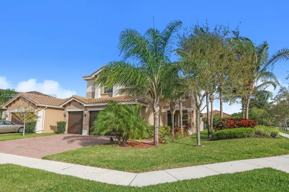 8185 Fiera Ridge Dr Boynton Beach, FL 33473