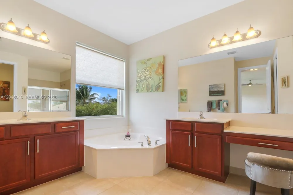 8185 Fiera Ridge Dr Boynton Beach, FL 33473