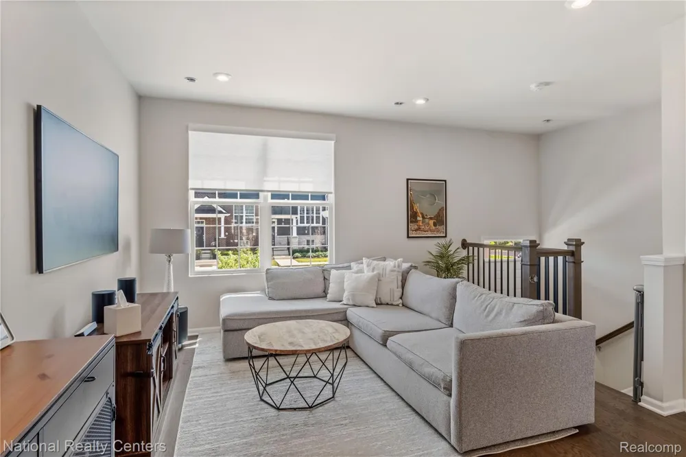 212 S Sydney Court Plymouth City, MI 48170