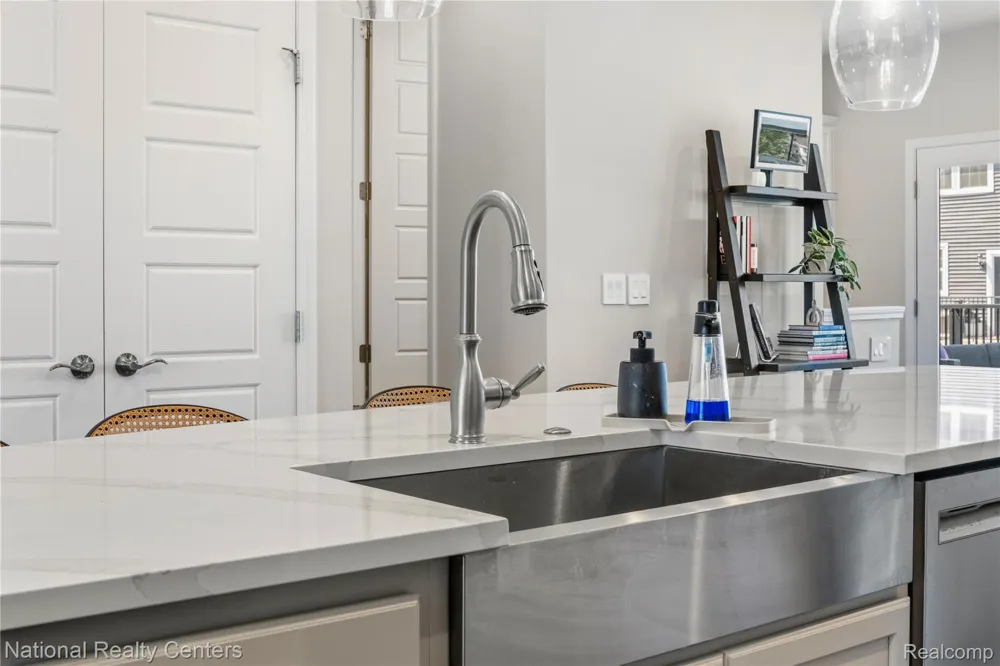 212 S Sydney Court Plymouth City, MI 48170