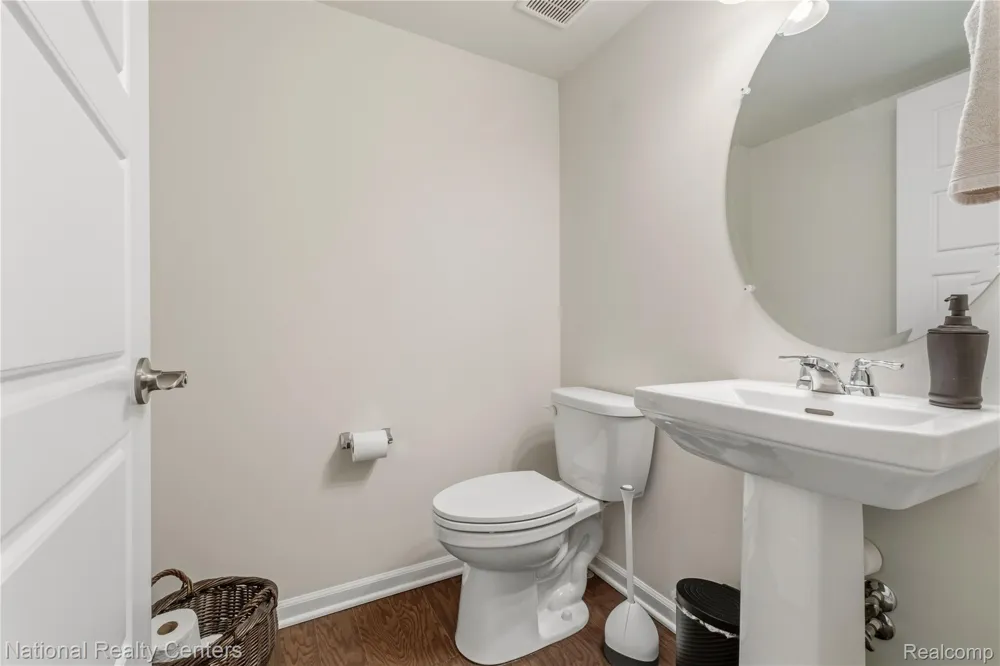 212 S Sydney Court Plymouth City, MI 48170