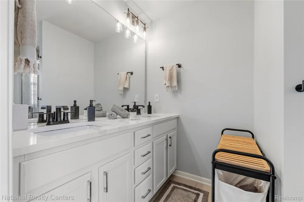 212 S Sydney Court Plymouth City, MI 48170