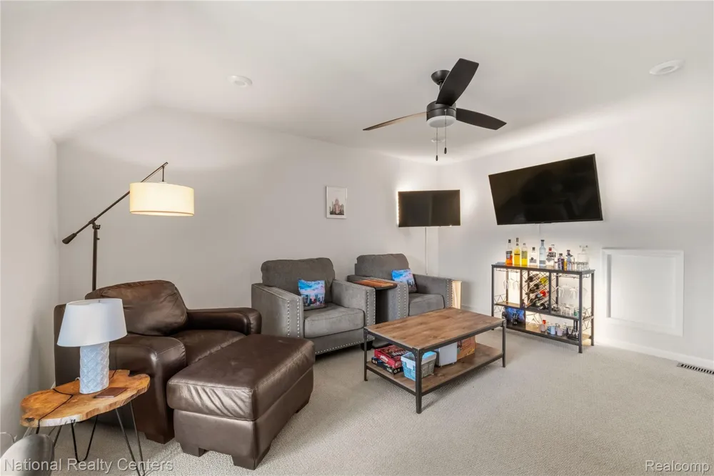 212 S Sydney Court Plymouth City, MI 48170
