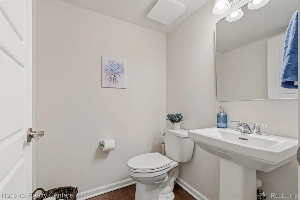 212 S Sydney Court Plymouth City, MI 48170