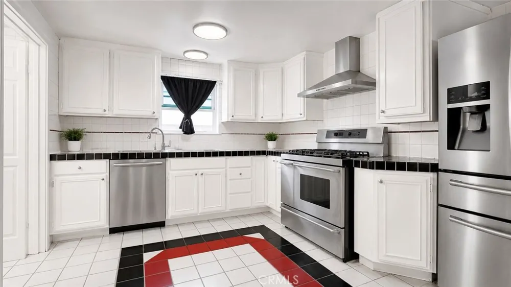 1542 W 223rd Los Angeles, CA 90501