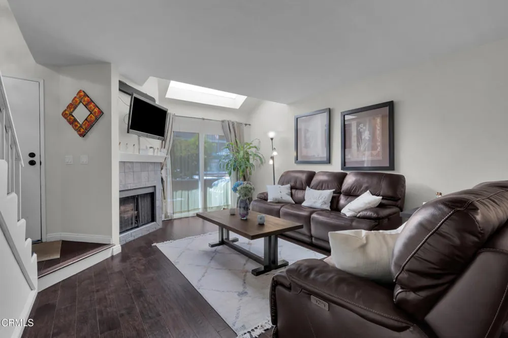 19431 Sherman Way #6 Reseda, CA 91335