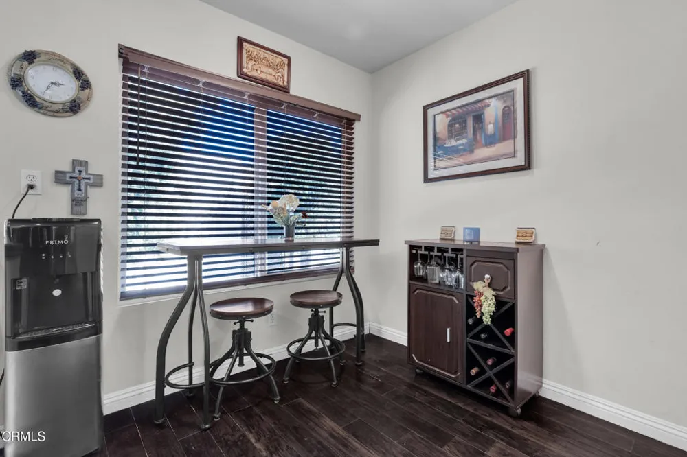 19431 Sherman Way #6 Reseda, CA 91335
