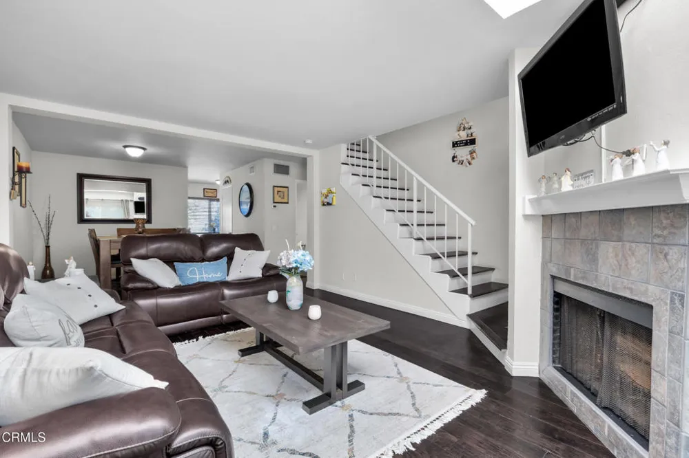 19431 Sherman Way #6 Reseda, CA 91335