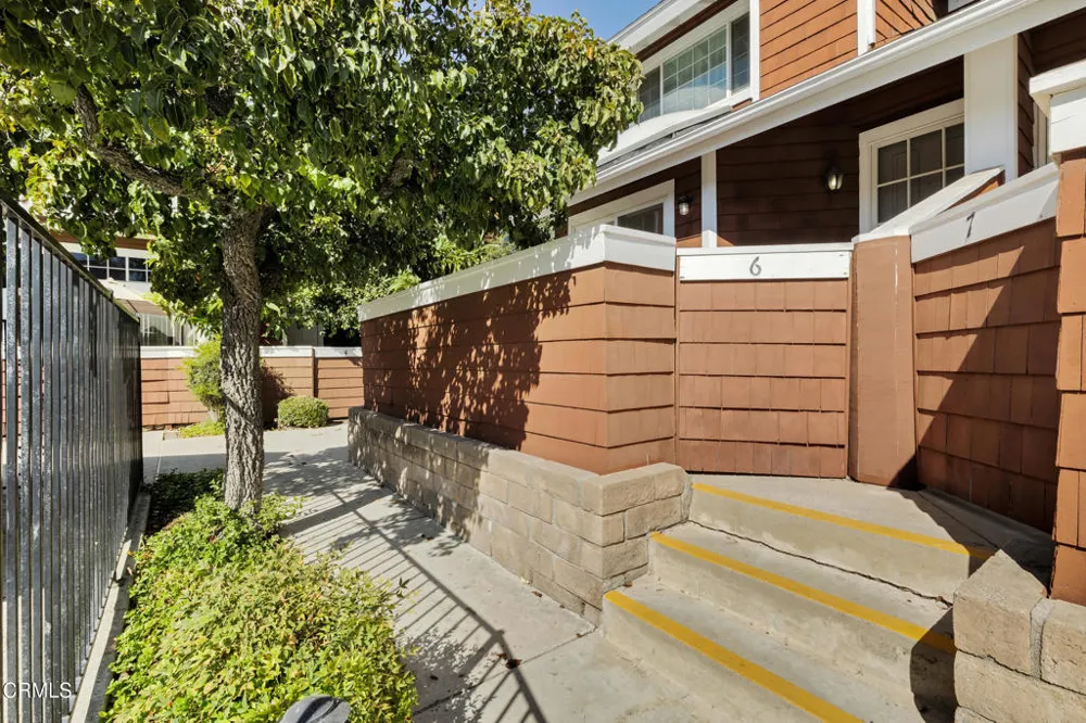19431 Sherman Way #6 Reseda, CA 91335